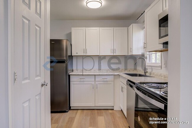 Building Photo - Unit A