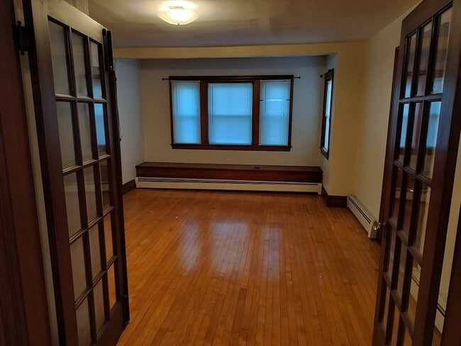 Building Photo - 462 Lincoln St