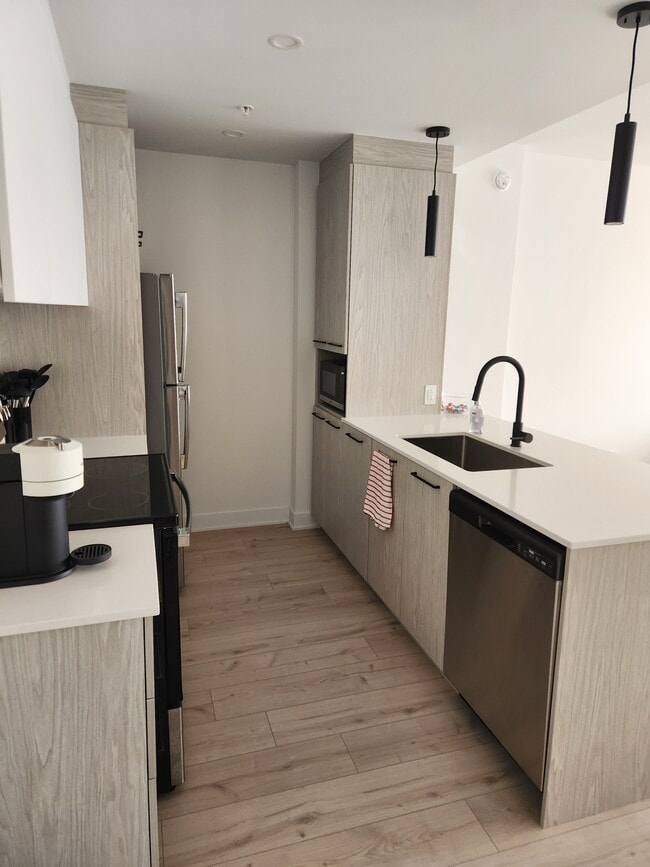 Building Photo - 12065 Rue de Blois
