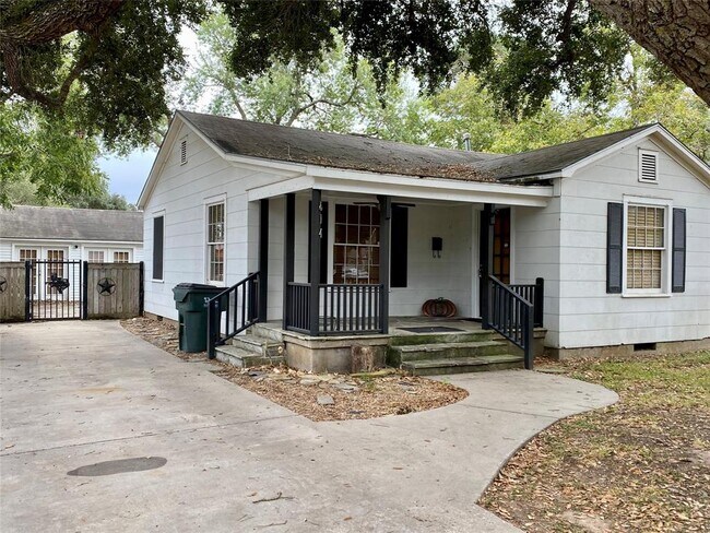 Building Photo - 614 2nd St