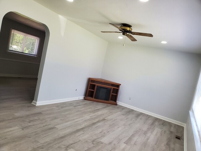 Foto del edificio - 50 Wheatland Dr