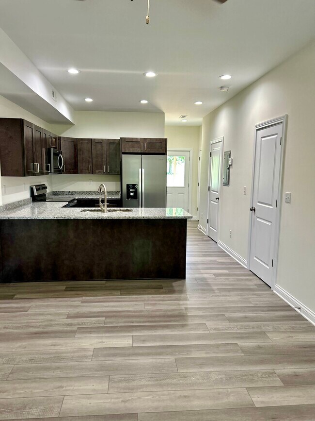 Foto del edificio - 208 Fairway Ln