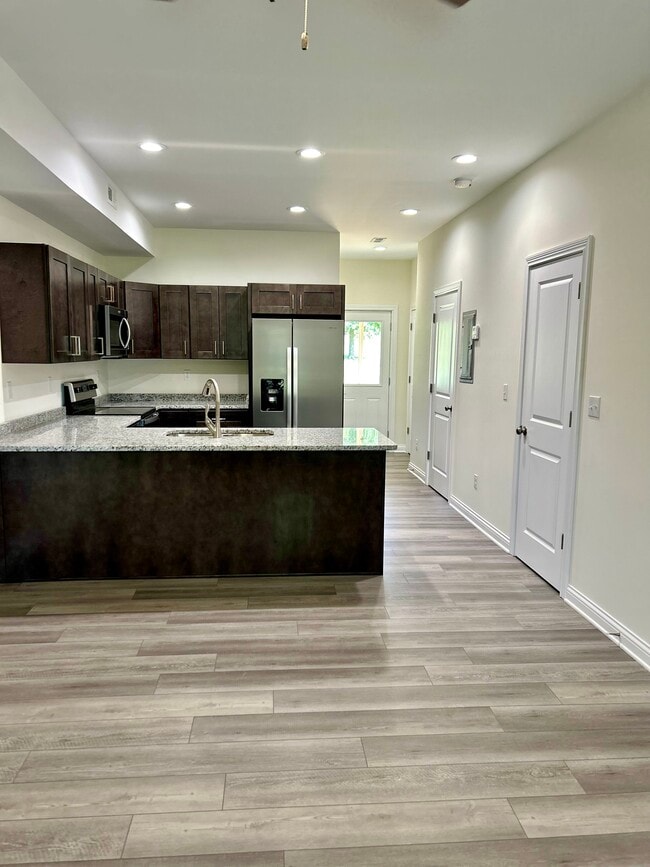 Foto del edificio - 208 Fairway Ln