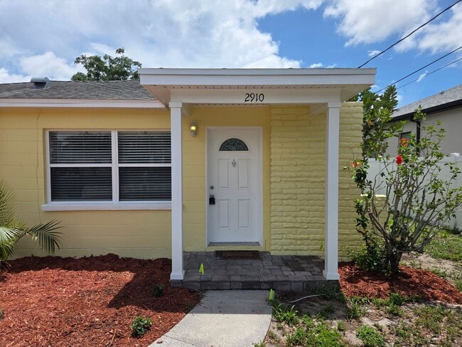 Building Photo - Charming 3 Bedroom Home in South Tampa's Ballast Point Neighborhood