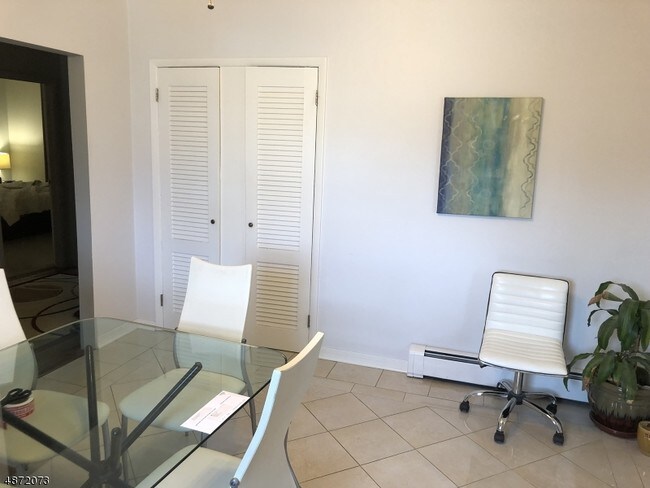 Building Photo - 205 Hazel St