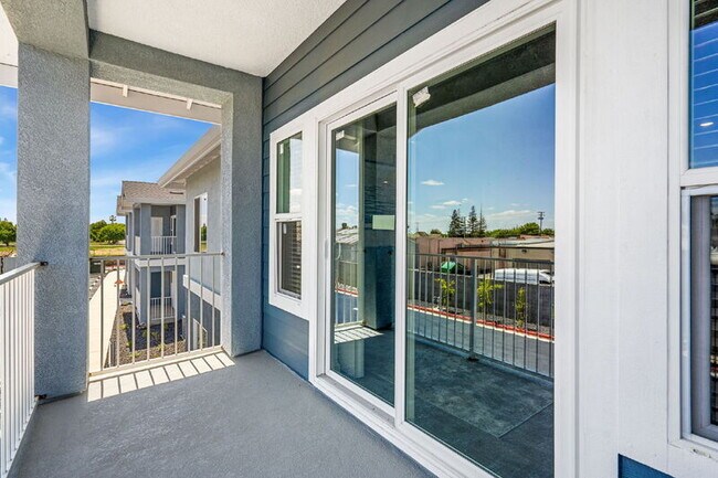 Foto del edificio - 6480 Stockton Blvd