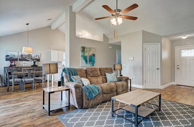 Building Photo - 1307 Rambling Cv