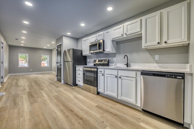 Foto del edificio - 1709 Edmondson Ave