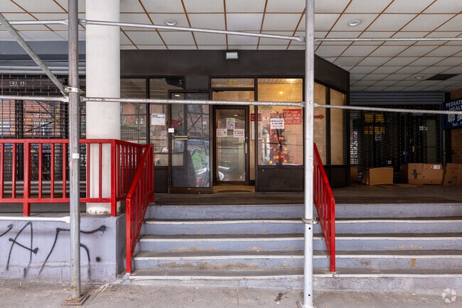 Entrance - 48 Market St