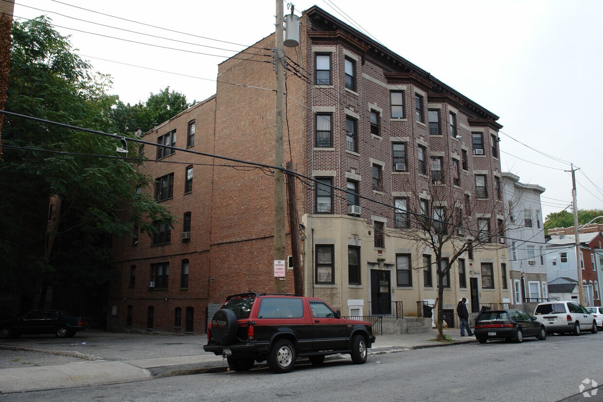 Primary Photo - 18-26 Rollins St