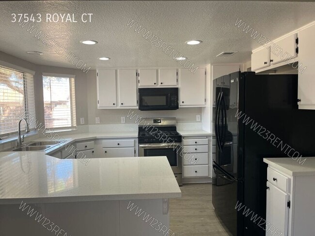 Foto del edificio - 37543 Royal Ct