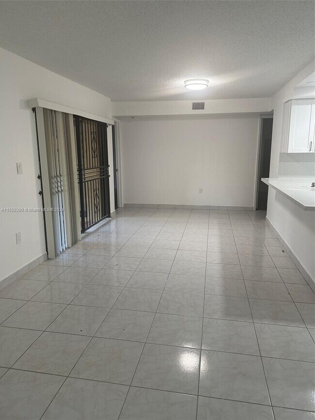 Building Photo - 9255 SW 125th Ave
