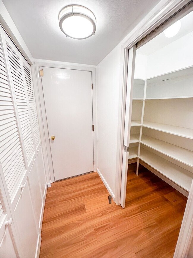 Building Photo - Beautiful Town home in Hayward- Close to B...