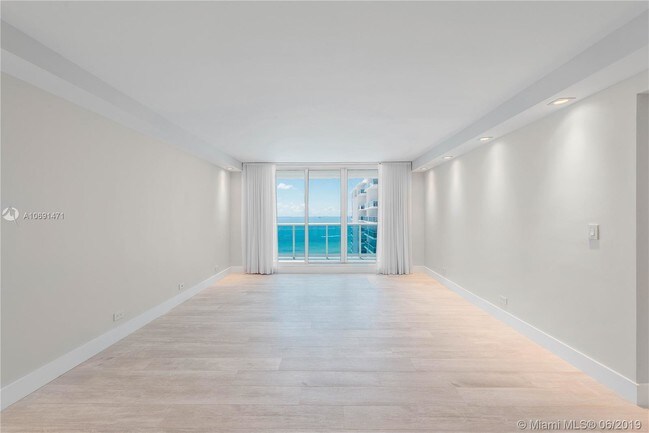 Building Photo - 2301 Collins Ave