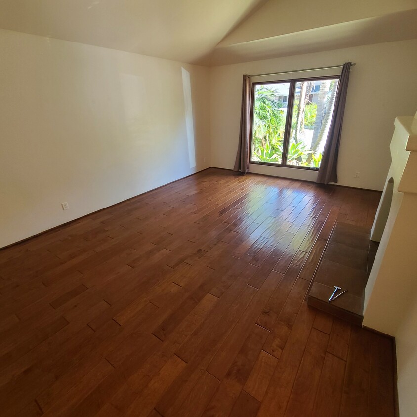 Building Photo - 1420 Las Positas Pl