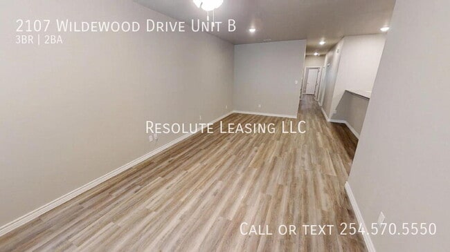 Building Photo - 2107 Wildewood Dr