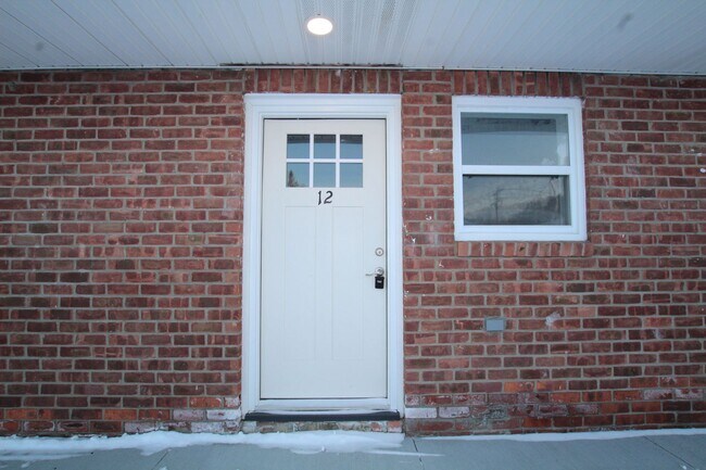 Foto del edificio - Beautifully remodeled and completed 1 bedroom apartment. FREE MONTH OF RENT!*