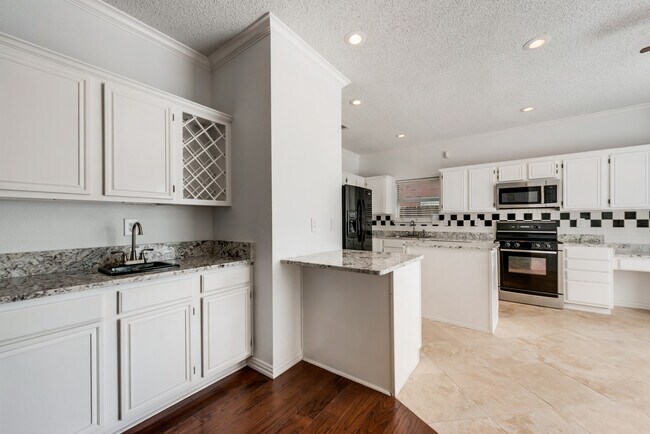 Bar and Kitchen Area - 6741 Amethyst Ln