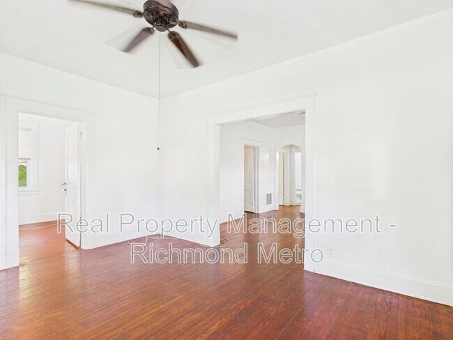 Building Photo - 2404 Yorktown Ave