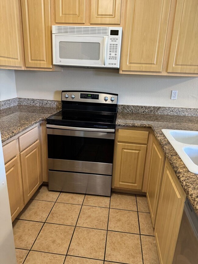 Foto del edificio - Near Parkway Plaza - 2 Bedrooms/2 Baths with Central Air Conditioning@ Sunterra
