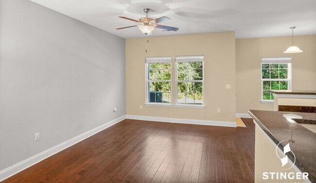 Foto del edificio - 381 Dante Cir