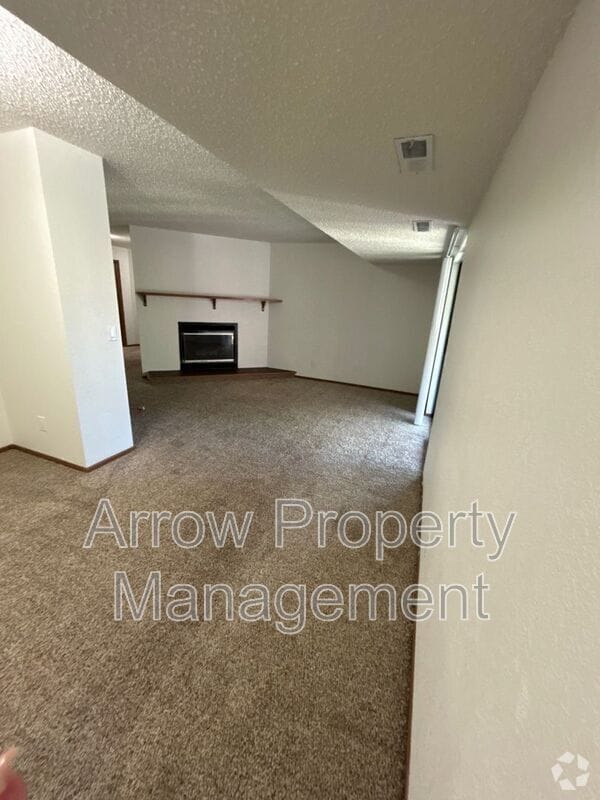 Building Photo - 205 E Arbor Ave