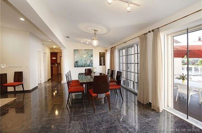 Foto del edificio - 1460 Lugo Ave