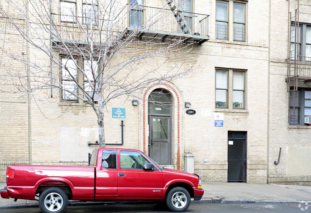 Building Photo - 3347 Decatur