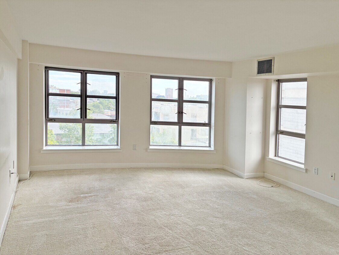 Building Photo - 931 Massachusetts Ave
