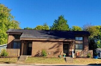 Building Photo - 2800 Garvin Rd NW
