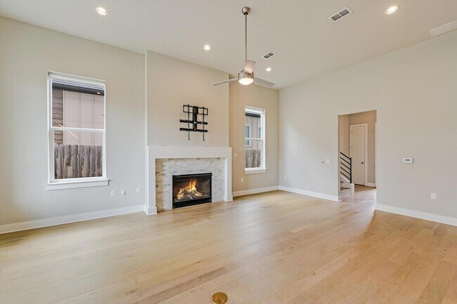 Foto del edificio - 6133 Florencia Ln