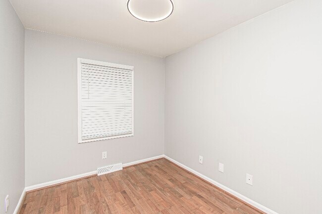 Foto del edificio - 1825 Sussex Rd