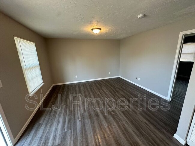 Building Photo - 218 Watt St