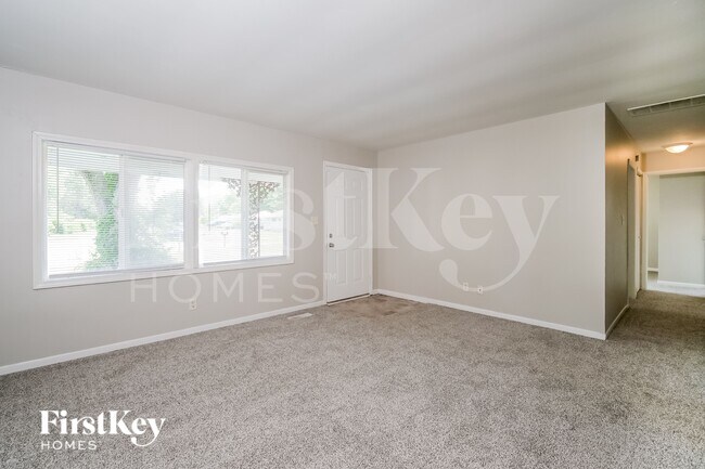 Foto del edificio - 4315 Standish Dr