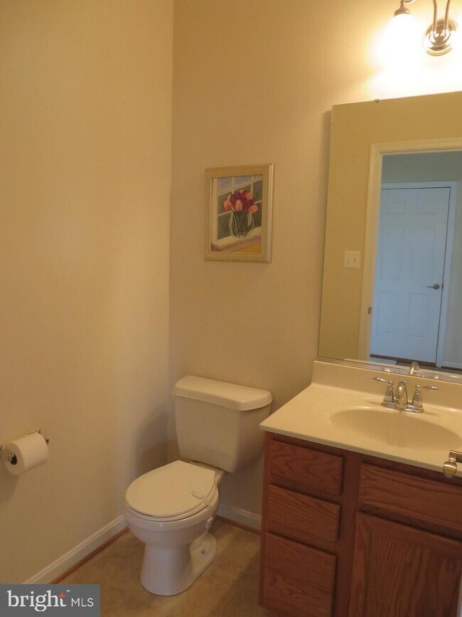 Building Photo - 42995 Baywood Pl