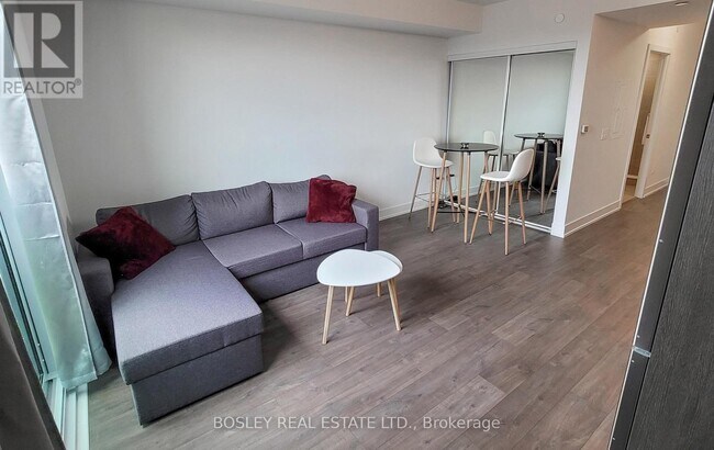 Photo du bâtiment - 2550 Simcoe St N