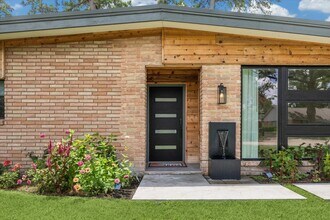 Building Photo - 10159 Brinwood Dr