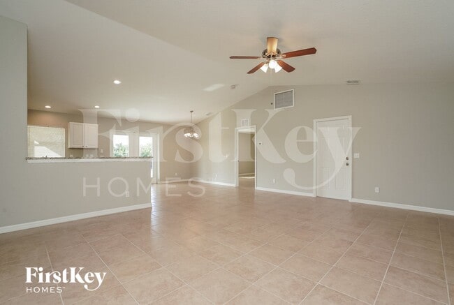 Foto del edificio - 12087 Helios Ave