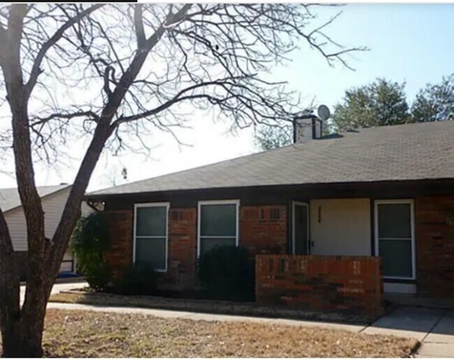 Foto del edificio - 2408 Shady Turf Dr