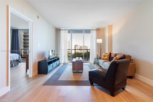 Foto del edificio - 1 br, 1 bath Condo - 500 Brickell Ave Apt 800