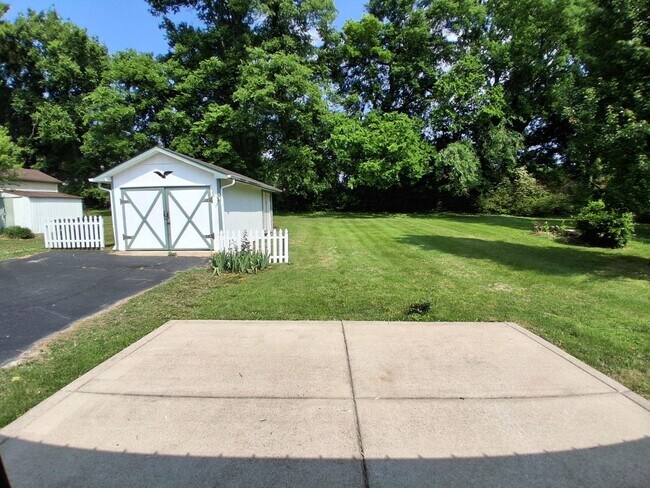 Foto del edificio - 1923 Woodmont Dr