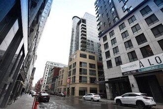 Building Photo - 650 Rue Notre-Dame O