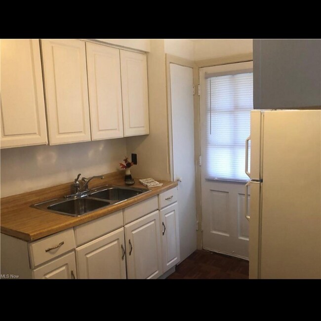 Foto del edificio - 3337 Sutton Rd