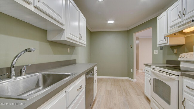 Building Photo - 30 Meadow Green Cir