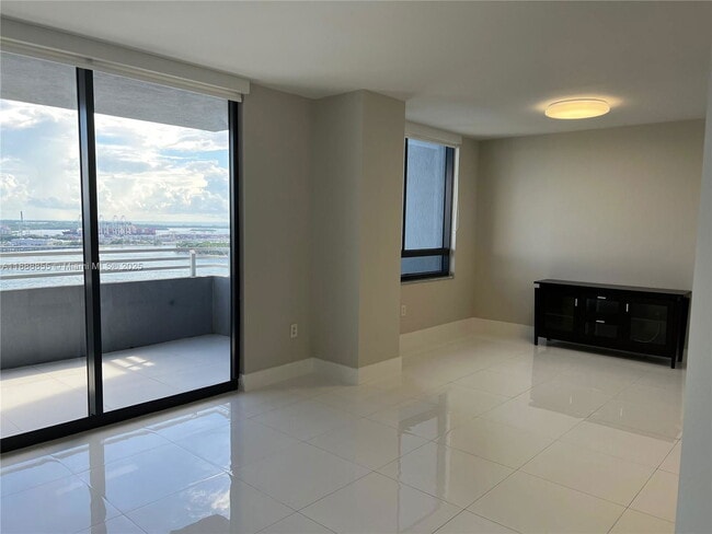 Photo - 1330 West Ave Apartment