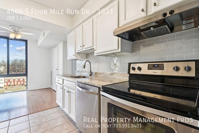 Foto del edificio - 4500 S Four Mile Run Dr