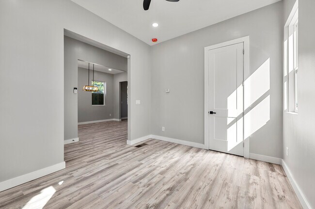 Foto del edificio - 726 Windsor St SW