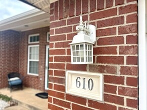 Building Photo - 610 Summer St