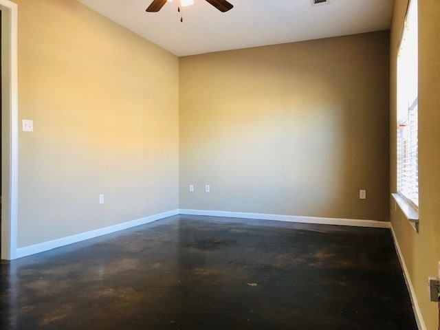 Building Photo - 2627 Glenn Cove