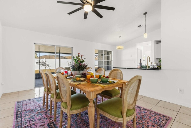 Foto del edificio - 1040 Hali Ridge Ct